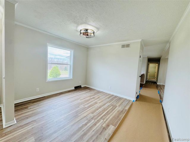4300 Center Road, Linden, MI 48451