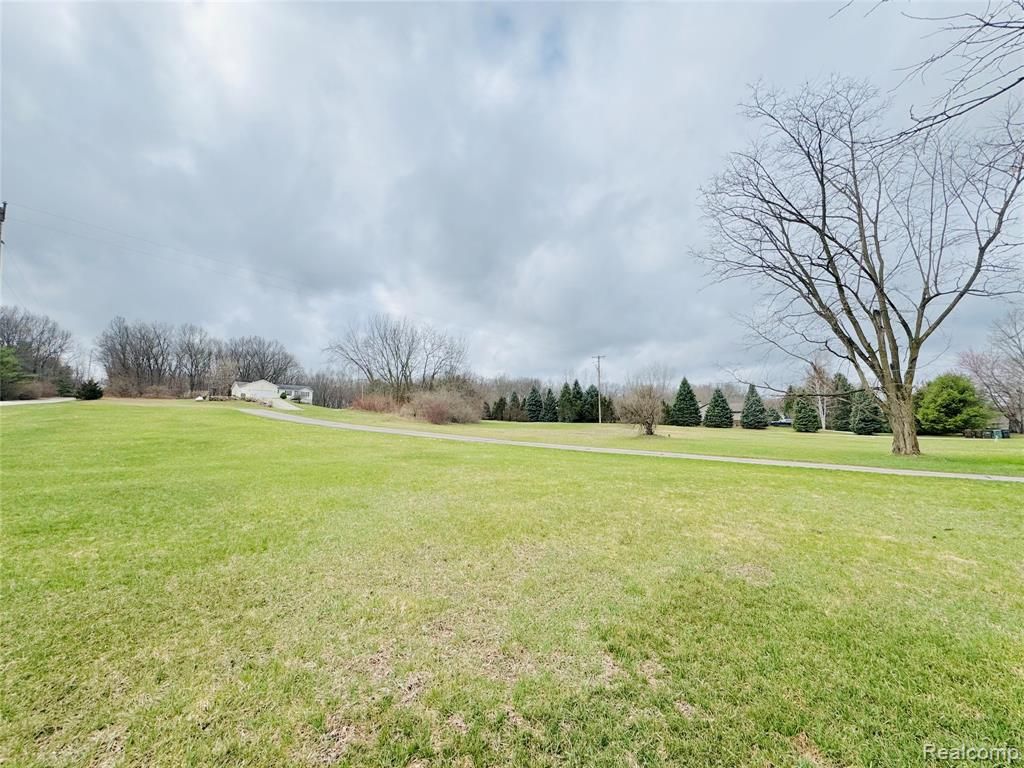 4300 Center Road, Linden, MI 48451