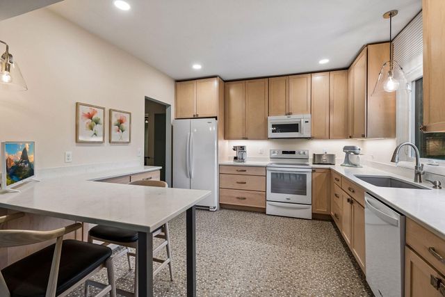 6941 Edenvale Boulevard, Eden Prairie, MN 55346