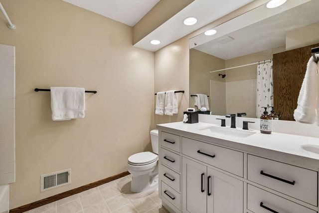6941 Edenvale Boulevard, Eden Prairie, MN 55346