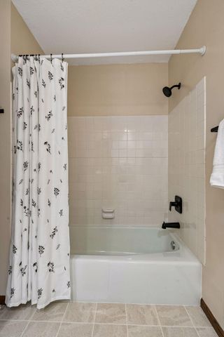 6941 Edenvale Boulevard, Eden Prairie, MN 55346