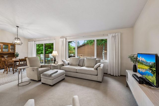 6941 Edenvale Boulevard, Eden Prairie, MN 55346