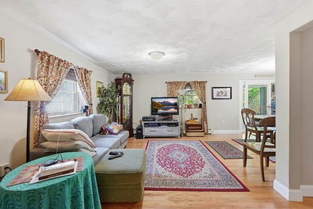 137 Parker Rd, Lancaster, MA 01523