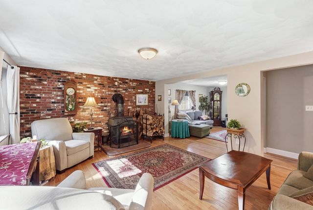 137 Parker Rd, Lancaster, MA 01523