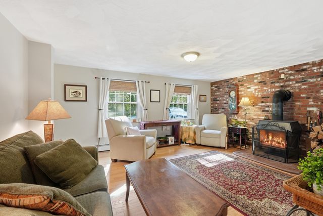 137 Parker Rd, Lancaster, MA 01523