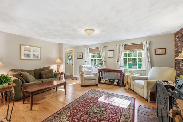 137 Parker Rd, Lancaster, MA 01523