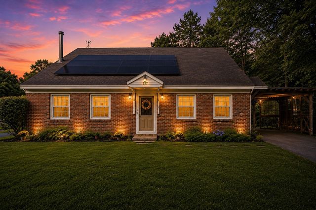 137 Parker Rd, Lancaster, MA 01523
