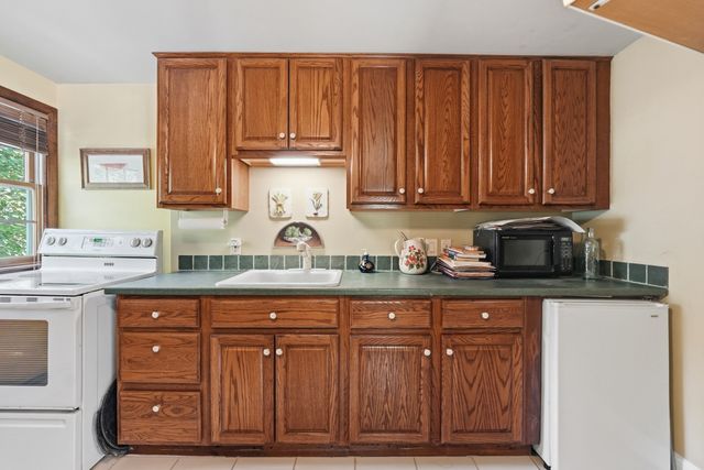 137 Parker Rd, Lancaster, MA 01523