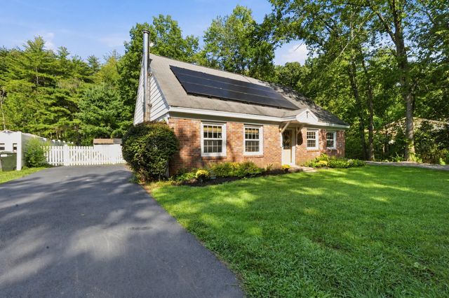 137 Parker Rd, Lancaster, MA 01523