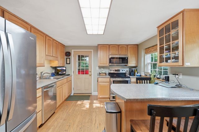 137 Parker Rd, Lancaster, MA 01523