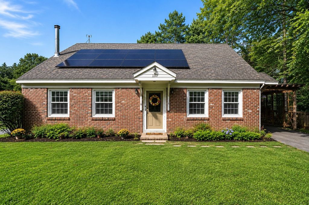 137 Parker Rd, Lancaster, MA 01523