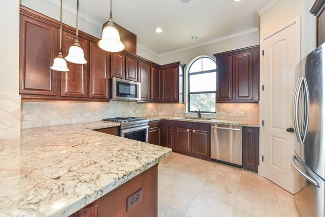 2048 W Main Street, Houston, TX 77098