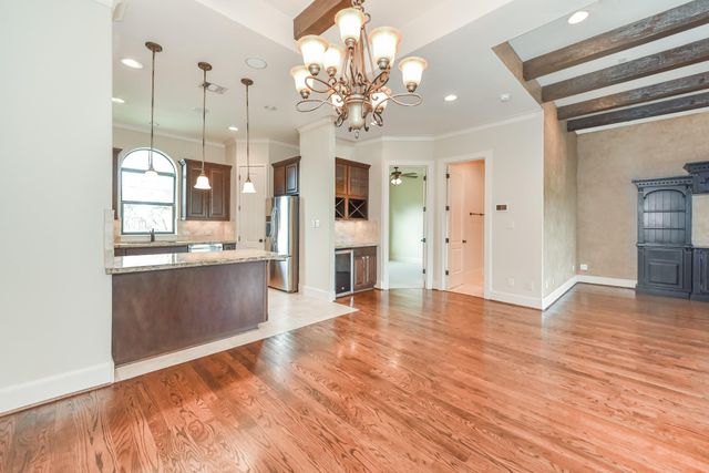 2048 W Main Street, Houston, TX 77098