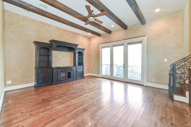 2048 W Main Street, Houston, TX 77098