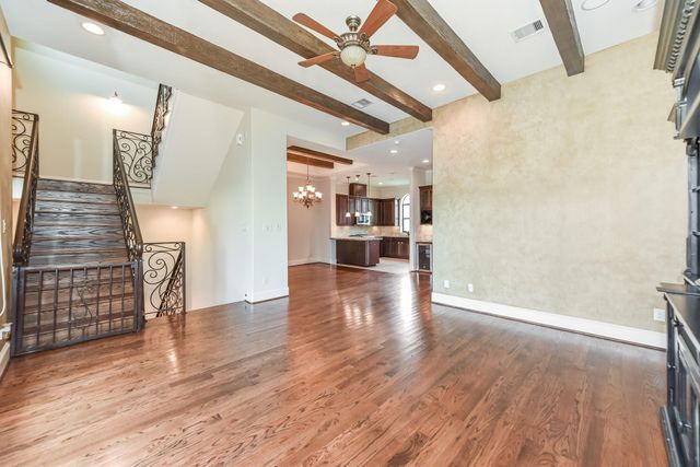 2048 W Main Street, Houston, TX 77098