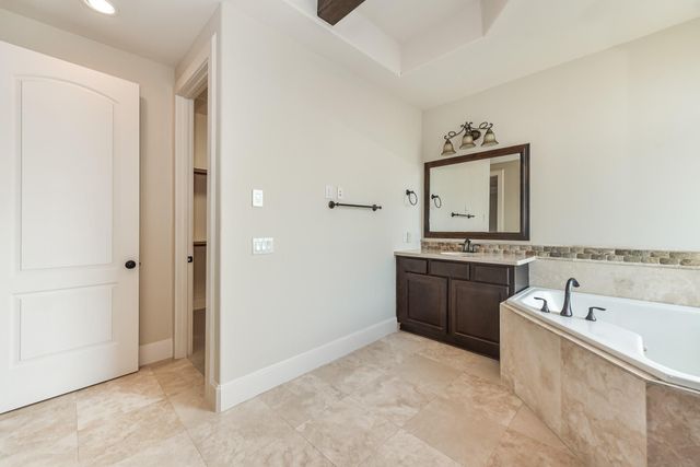 2048 W Main Street, Houston, TX 77098