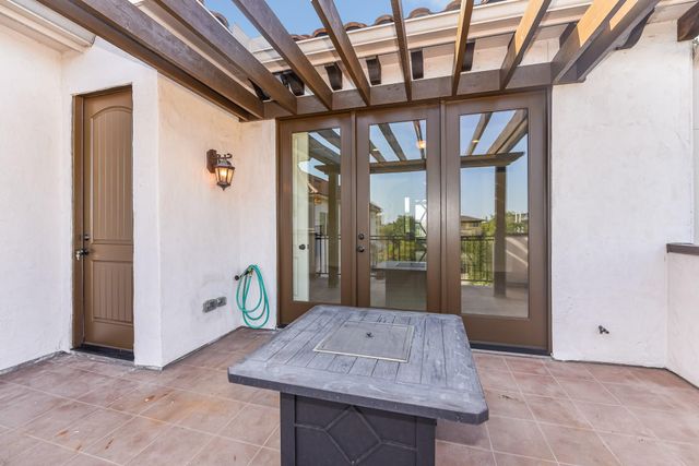 2048 W Main Street, Houston, TX 77098