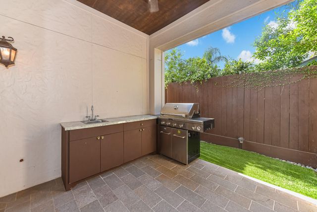 2048 W Main Street, Houston, TX 77098