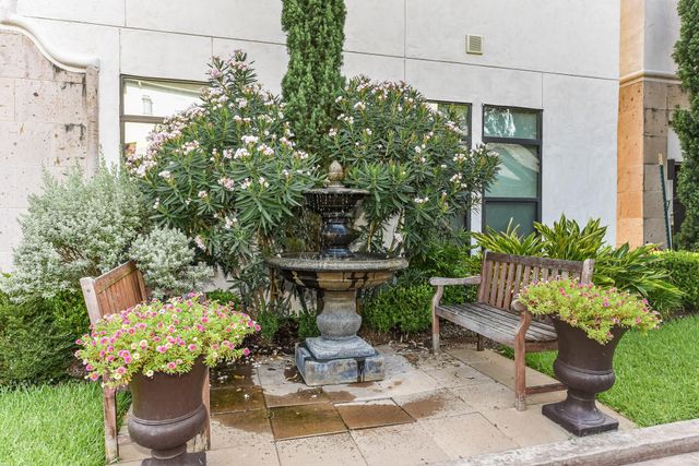 2048 W Main Street, Houston, TX 77098