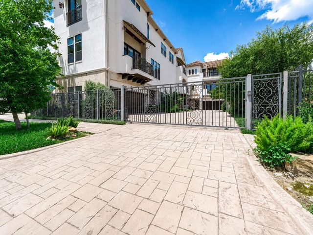 2048 W Main Street, Houston, TX 77098