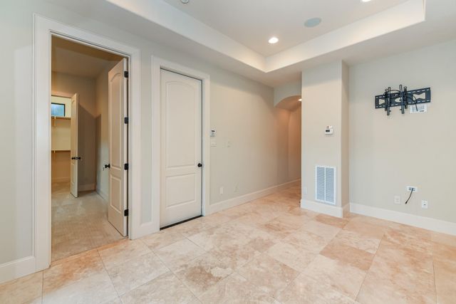 2048 W Main Street, Houston, TX 77098