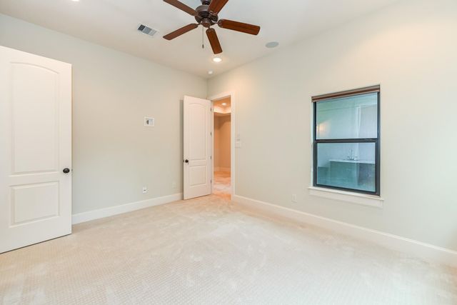 2048 W Main Street, Houston, TX 77098