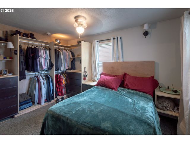 370 S 38TH St, Springfield, OR 97478