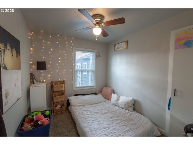 370 S 38TH St, Springfield, OR 97478