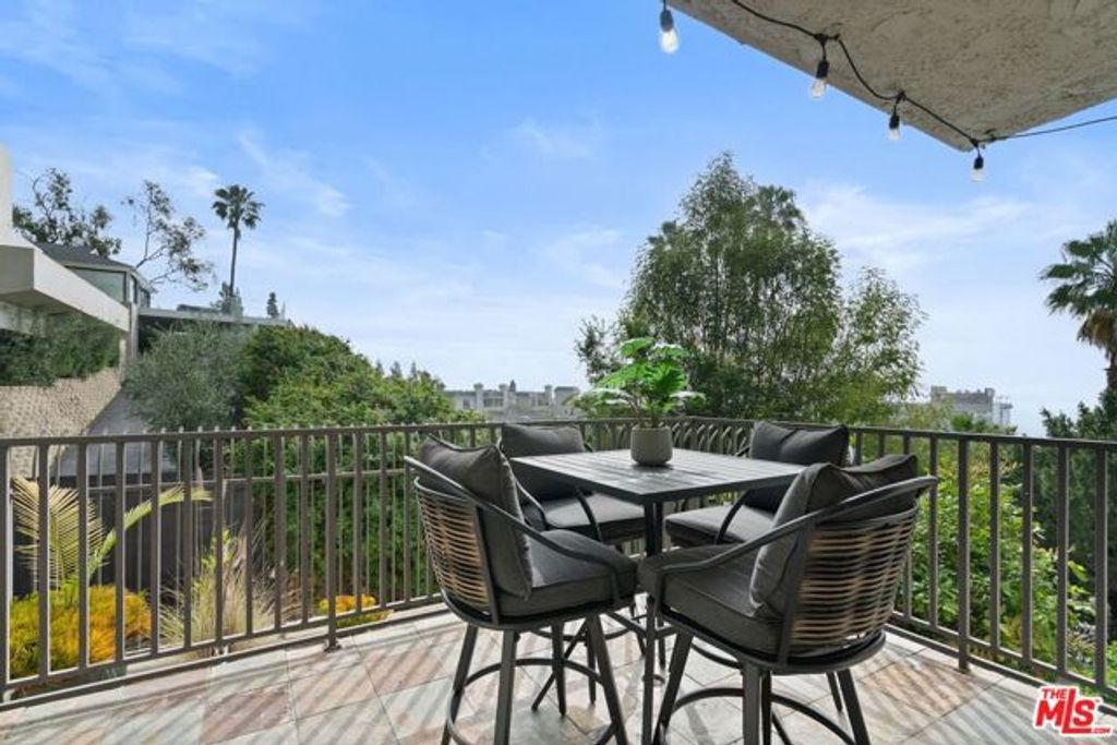 1230 Horn Avenue 305, West Hollywood, CA 90069