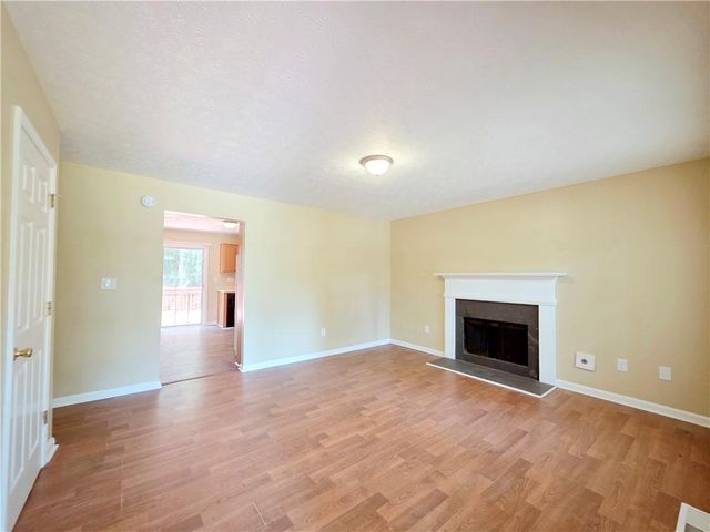 186 S Red Oak Way, Temple, GA 30179