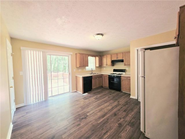186 S Red Oak Way, Temple, GA 30179