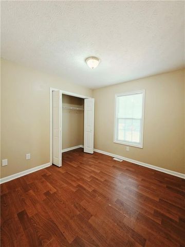 186 S Red Oak Way, Temple, GA 30179