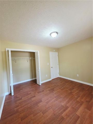 186 S Red Oak Way, Temple, GA 30179