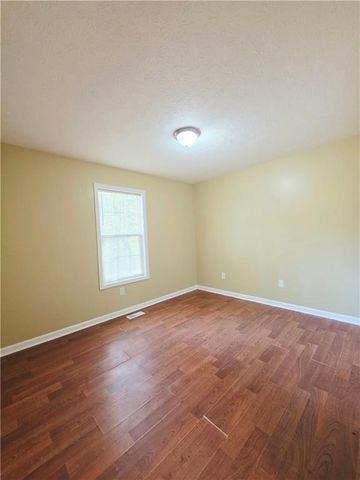 186 S Red Oak Way, Temple, GA 30179