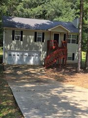 186 S Red Oak Way, Temple, GA 30179