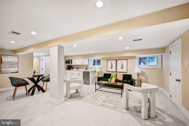 512 PEABODY ST NW, Washington, DC 20011