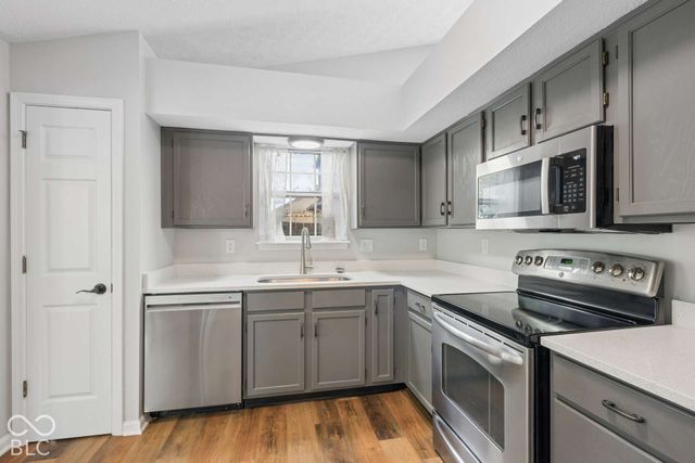 11076 Oakridge Drive, Fishers, IN 46038