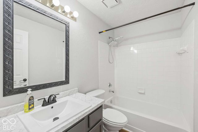 11076 Oakridge Drive, Fishers, IN 46038
