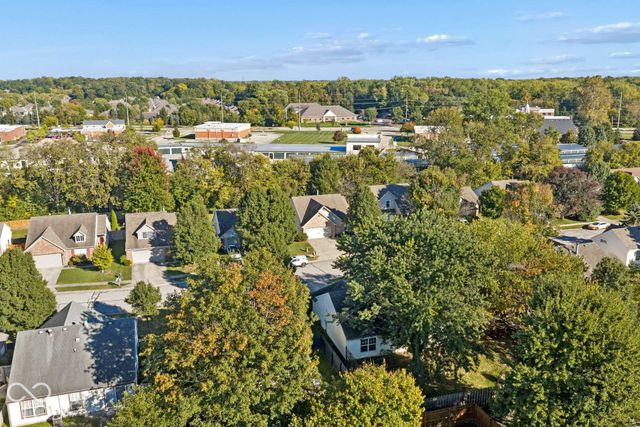 11076 Oakridge Drive, Fishers, IN 46038