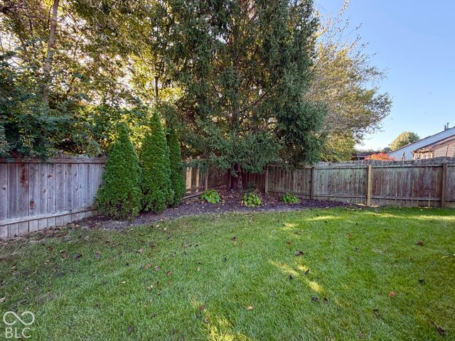 11076 Oakridge Drive, Fishers, IN 46038