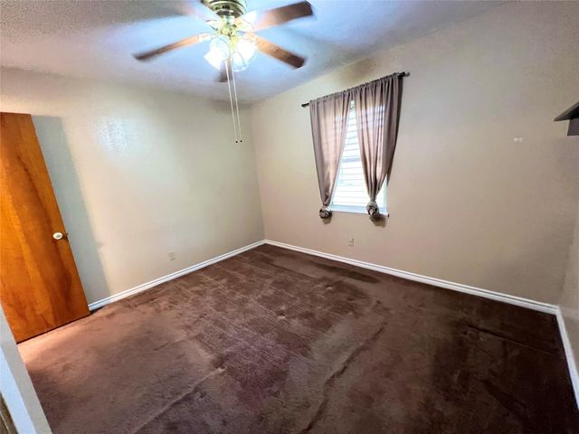 2814 12th Avenue N, Texas City, TX 77590