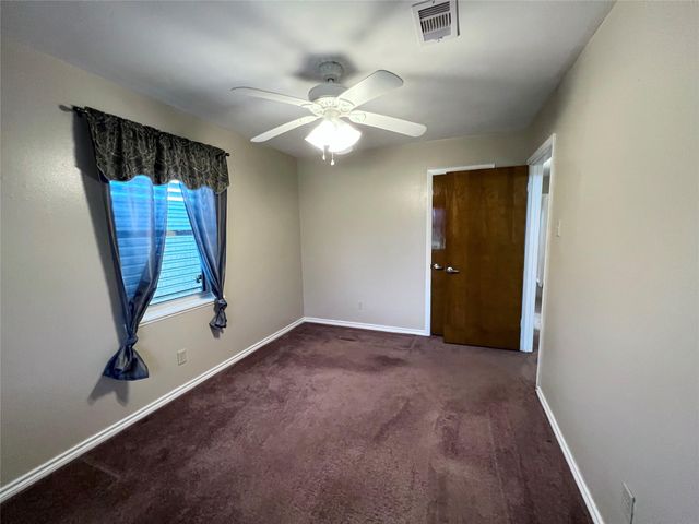 2814 12th Avenue N, Texas City, TX 77590