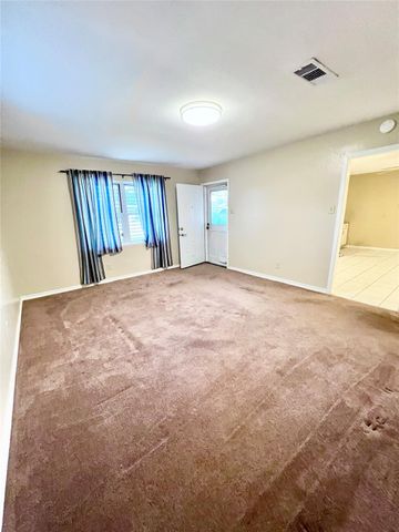 2814 12th Avenue N, Texas City, TX 77590