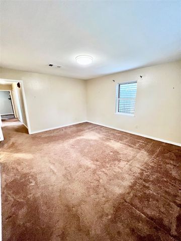 2814 12th Avenue N, Texas City, TX 77590