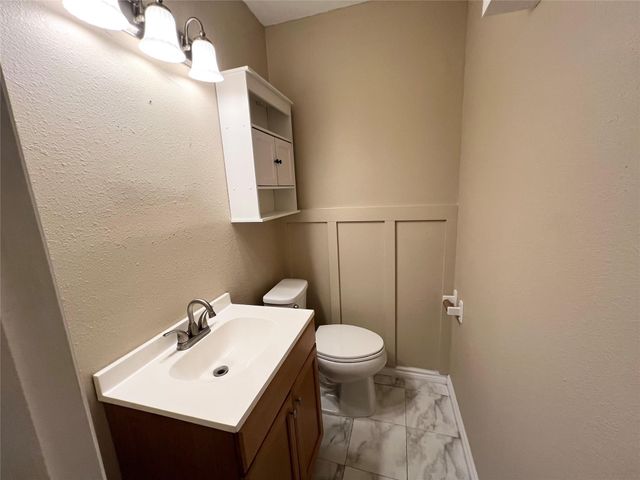 2814 12th Avenue N, Texas City, TX 77590