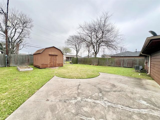 2814 12th Avenue N, Texas City, TX 77590