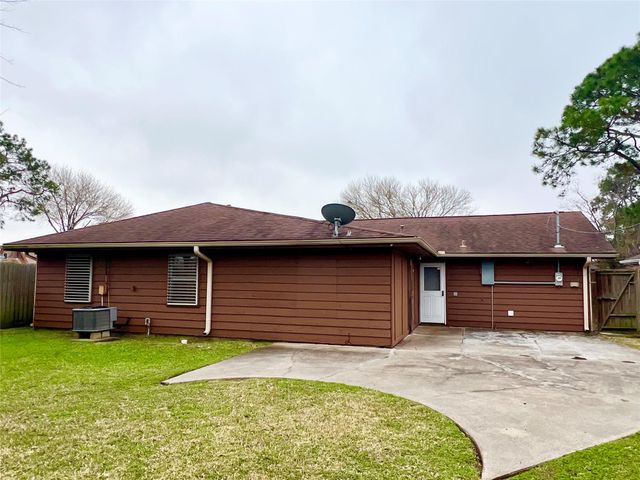 2814 12th Avenue N, Texas City, TX 77590