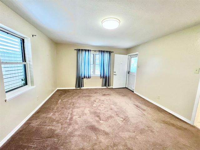 2814 12th Avenue N, Texas City, TX 77590