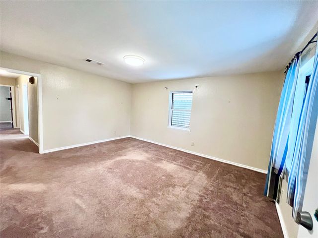 2814 12th Avenue N, Texas City, TX 77590