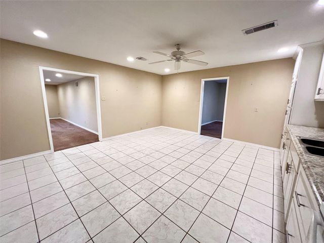 2814 12th Avenue N, Texas City, TX 77590